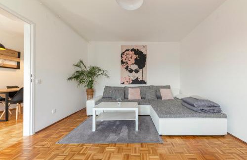 Bezigrad District Apartamento | Cosy and Bright Apartment