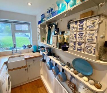 Fairwater Casa | Cosy and Characterful 1 bedroom townhouse with big south facing garden in Cardiff