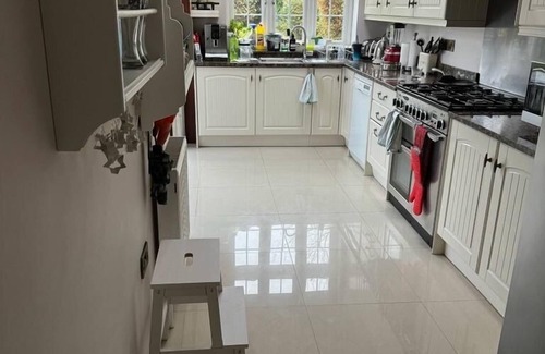 Canons Casa | Cosy and lovely 4-Bed House in Stanmore