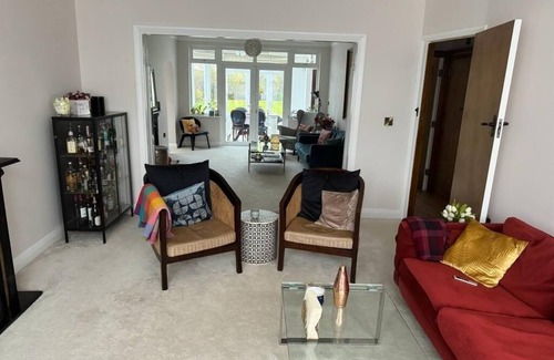 Canons Casa | Cosy and lovely 4-Bed House in Stanmore
