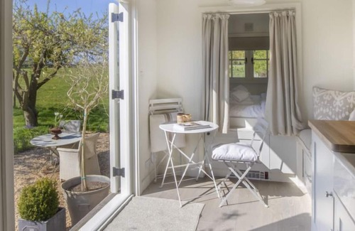 Stanhoe Cabina | Cosy and luxurious, Hidden Hut is beautifully finished with opulent touches and has uninterrupted vi
