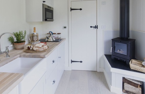 Stanhoe Cabina | Cosy and luxurious, Hidden Hut is beautifully finished with opulent touches and has uninterrupted vi