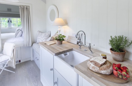 Stanhoe Cabina | Cosy and luxurious, Hidden Hut is beautifully finished with opulent touches and has uninterrupted vi
