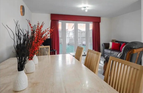 Everton Casa | Cosy and modern home in central location Pass the Keys