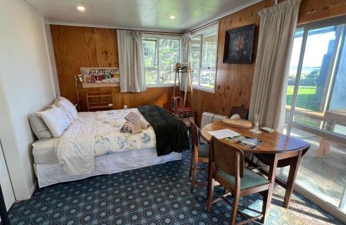 Kawhia Casa | Cosy Aotea Harbour Cottage - water views