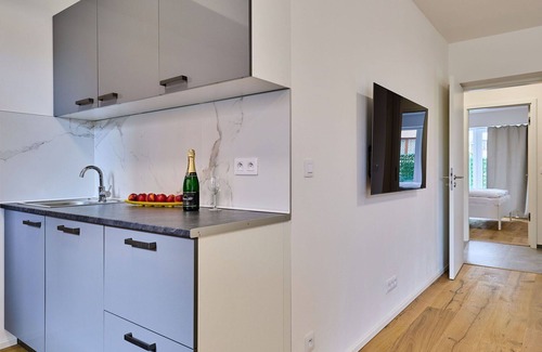 Svoboda nad Upou Apartamento | Acogedor apartamento para 4 personas con WIFI, TV, terraza, mascotas permitida y aparcamiento