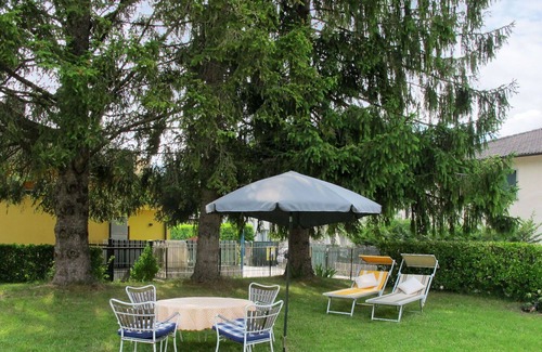 Calceranica al Lago Casa | Hermoso apartamento en villa para 4 personas con TV, patio y aparcamiento
