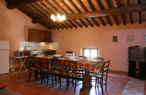 Santarello Apartamento | Bonito apartamento para 10 personas con WIFI, piscina, TV, mascotas permitida y aparcamiento