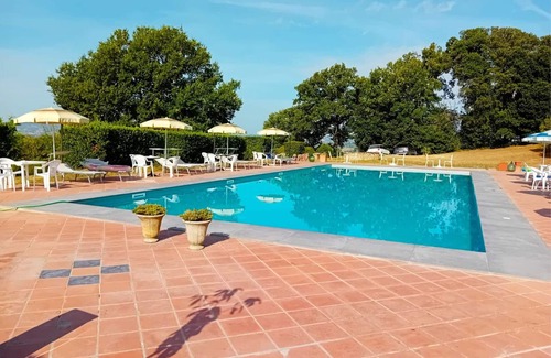 Santarello Apartamento | Bonito apartamento para 10 personas con WIFI, piscina, TV, mascotas permitida y aparcamiento