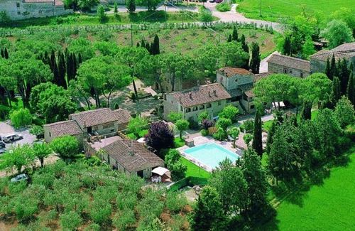 Colle di Val d'Elsa Casa | Bonito apartamento en villa con piscina, TV, patio, mascotas permitida y aparcamiento
