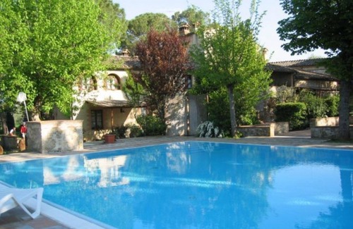 Colle di Val d'Elsa Casa | Bonito apartamento en villa con piscina, TV, patio, mascotas permitida y aparcamiento
