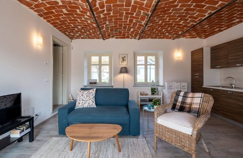 Costigliole d'Asti Apartamento | Acogedor apartamento para 2 personas con piscina, A/C, WIFI, TV, patio y aparcamiento