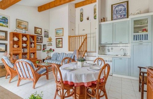 La Rouviere Apartamento | Bonito apartamento para 4 personas con piscina, WIFI, TV, terraza, mascotas permitida y aparcamiento
