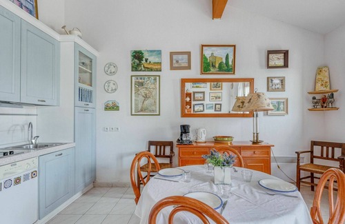 La Rouviere Apartamento | Bonito apartamento para 4 personas con piscina, WIFI, TV, terraza, mascotas permitida y aparcamiento