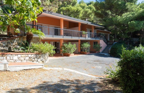 Andora Villa | Bonito apartamento en villa con A/C, WIFI, TV, terraza, mascotas permitida y aparcamiento