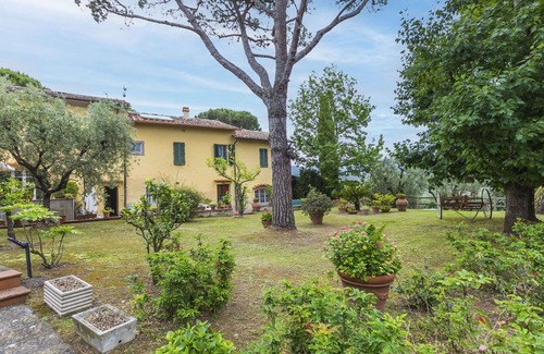 Monsummano Terme Villa | Bonito apartamento en villa con piscina privada, WIFI, TV, patio, mascotas permitida y aparcamiento