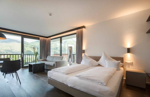Telfes im Stubai Apartamento | Cosy apartment for 6 people with WIFI, pool, TV, terrace, pets allowed, panoramic view and parking