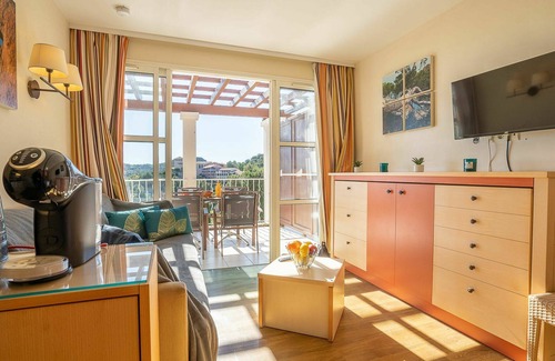 Le Dramont Apartamento | Hermoso apartamento para 4 personas con piscina, WIFI, TV, terraza y aparcamiento