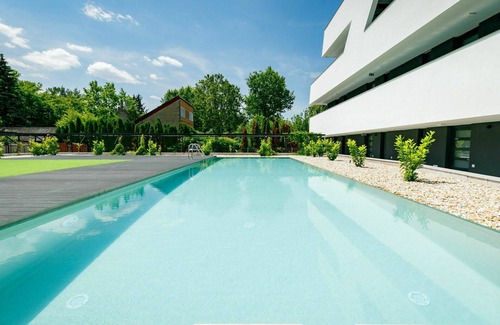 Balatonszemes Apartamento | Hermoso apartamento con piscina, A/C, WIFI, TV, terraza, mascotas permitida y aparcamiento