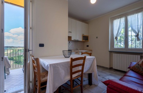 Vinchio Apartamento | Apartamento con WIFI, piscina, A/C, terraza, mascotas permitida, vista panorámica, aparcamiento