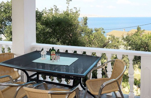 Prizna Apartamento | Acogedor apartamento para 2 personas con A/C, WIFI, TV, terraza y aparcamiento