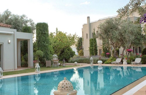 Chalcis Apartamento | Cosy apartment for 2 people with A/C, pool, TV, terrace and parking