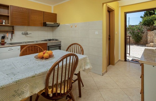 Brnobici Apartamento | Bonito apartamento para 3 personas con piscina, WIFI, TV, terraza y aparcamiento