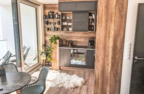 Vrchlabi Apartamento | Acogedor apartamento para 4 personas con WIFI, TV, balcón y aparcamiento