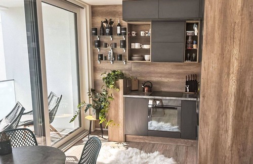 Vrchlabi Apartamento | Acogedor apartamento para 4 personas con WIFI, TV, balcón y aparcamiento
