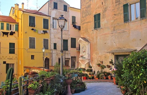 Caramagna Ligure Apartamento | Acogedor apartamento para 4 personas con WIFI, TV, terraza y aparcamiento