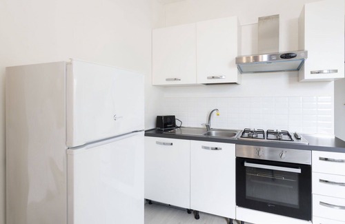 Meina Apartamento | Precioso apartamento para 4 personas con piscina, A/C, TV y aparcamiento