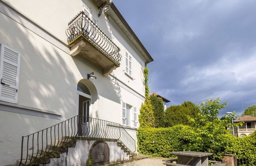 Meina Apartamento | Precioso apartamento para 4 personas con piscina, A/C, TV y aparcamiento
