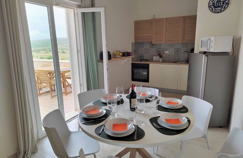 San Corrado di Fuori Apartamento | Precioso apartamento para 4 personas con WIFI, A/C, TV, terraza y aparcamiento