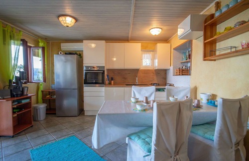 Senj Apartamento | Hermoso apartamento para 4 personas con WIFI, A/C, TV, terraza, mascotas permitida y aparcamiento