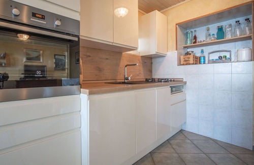 Senj Apartamento | Hermoso apartamento para 4 personas con WIFI, A/C, TV, terraza, mascotas permitida y aparcamiento