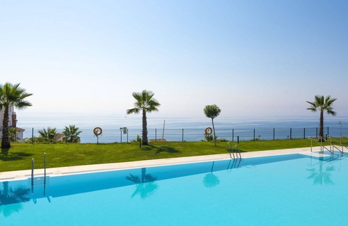 Torrox Costa Apartamento | Bonito apartamento con WIFI, A/C, piscina, TV, terraza, mascotas permitida y aparcamiento