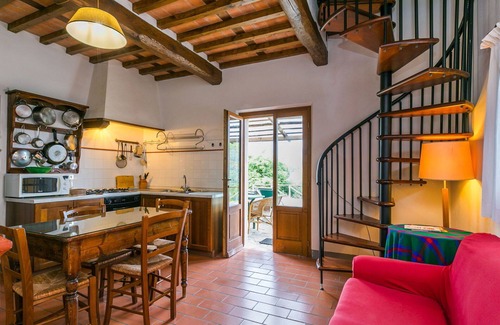 Pescia Apartamento | Bonito apartamento para 4 personas con piscina, WIFI, patio, mascotas permitida y aparcamiento