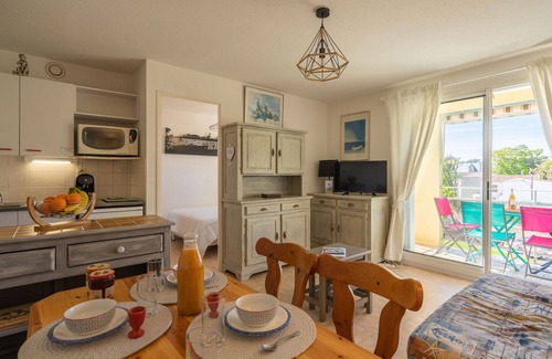 Pontaillac Apartamento | Bonito apartamento para 4 personas con WIFI, TV, balcón, mascotas permitida y aparcamiento