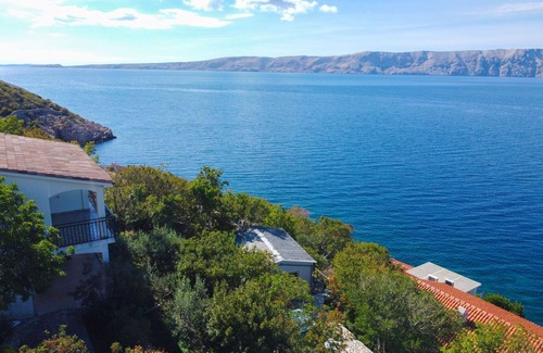 Senj Apartamento | Bonito apartamento para 4 personas con A/C, WIFI, TV, terraza, mascotas permitida y aparcamiento