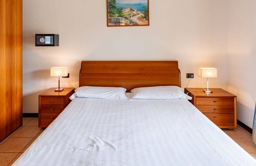 Garda Apartamento | Cosy apartment for 4 people with pool, WIFI, A/C, TV, patio and parking