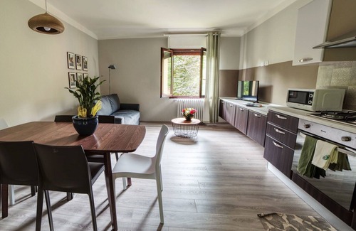 Oleggio Castello Apartamento | Hermoso apartamento para 6 personas con WIFI, TV, terraza, mascotas permitida y aparcamiento