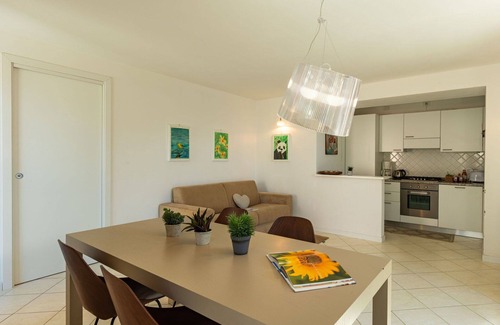 San Carlo Apartamento | Hermoso apartamento para 6 personas con TV, terraza, mascotas permitida y aparcamiento