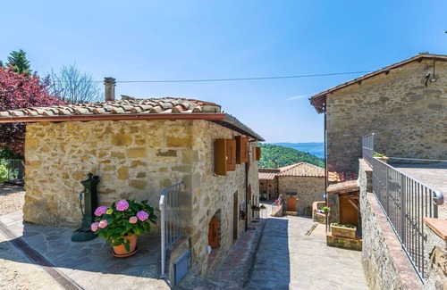 Bivio Pozzo Apartamento | Bonito apartamento para 6 personas con piscina, WIFI, TV, patio, vista panorámica y aparcamiento