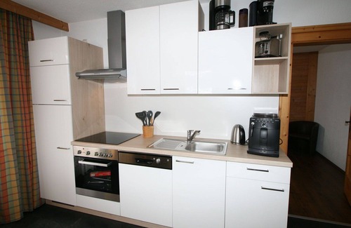 Emberg Apartamento | Acogedor apartamento para 3 personas con WIFI, TV, balcón y aparcamiento