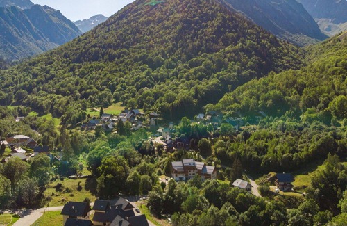 Saint-Colomban-des-Villards Apartamento | Cosy apartment for 4 guests with internet, terrace, pets allowed and parking