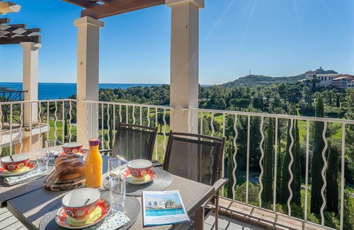 Le Dramont Apartamento | Cosy apartment for 4 people with pool, WIFI, TV and terrace