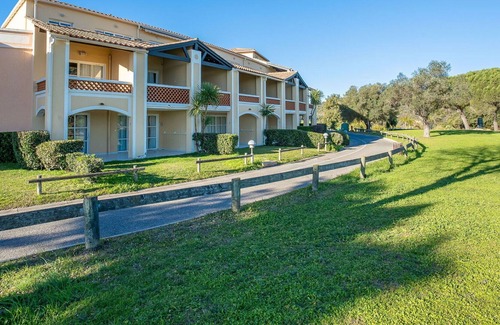 Le Dramont Apartamento | Cosy apartment for 4 people with pool, WIFI, TV and terrace