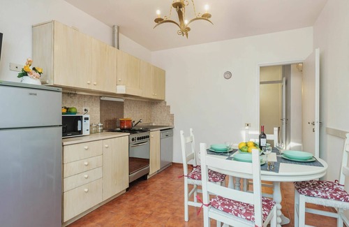Marina di Pietrasanta Apartamento | Hermoso apartamento para 5 personas con A/C, WIFI, TV, balcón, mascotas permitida y aparcamiento