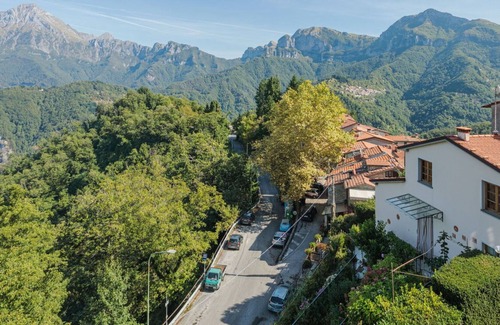 Strettoia Apartamento | Bonito apartamento para 4 personas con bañera de hidromasaje, WIFI, TV, patio y aparcamiento