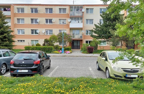 Poprad Apartamento | Cosy apartment, free parking, hudge kids playground, peaceful area. Welcome;).